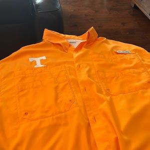 Tennessee Vols men’s size large orange PFG shirt - like new